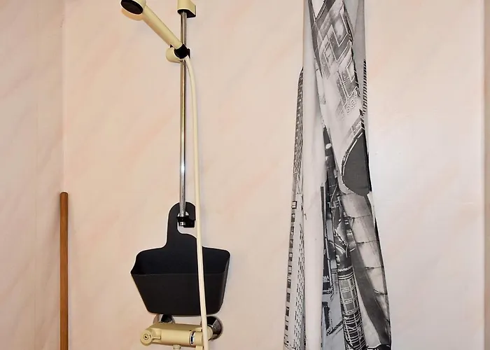 6 Person In Bud-by Traum Bud