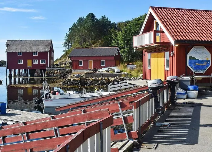 6 Person In Bud-by Traum